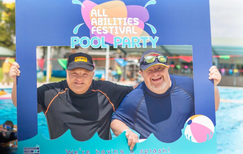 Friends-Stephen-and-Marty-got-to-catch-up-and-have-a-SPLASH-during-the-festival