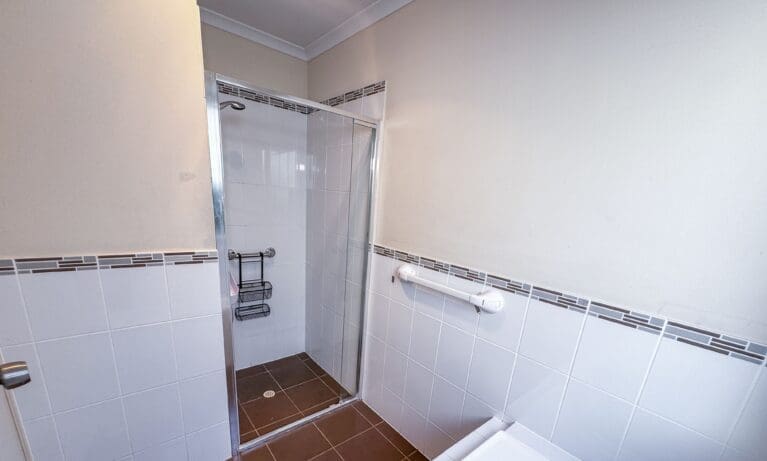 Goolwa SIL shower